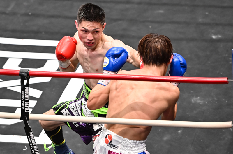 日本フライ級王座戦で衝撃的結末 ユーリ阿久井が最終回残り11秒で井上尚弥の後輩ホープを壮絶 失神 Tkoで防衛成功 Yahoo ニュース オリジナル The Page