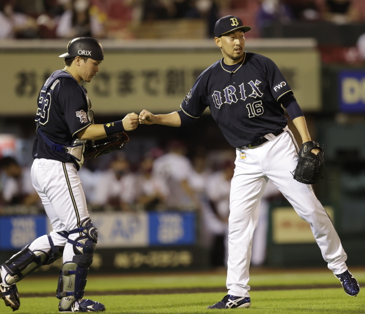 野球　中田翔 フォトフレーム　1500試合出場記念プレート 中田翔選手「通算1500試合出場」記念グッズを発売 | 読売