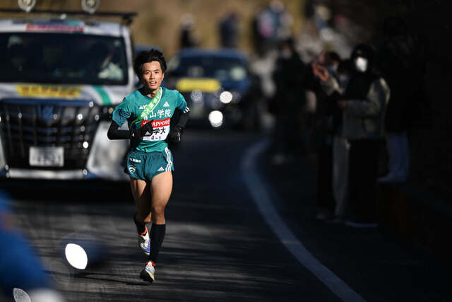 箱根駅伝往路をパワフルに制した青学大は 意味深ツイート戦略 で復路も逃げ切れるのか Yahoo ニュース オリジナル The Page 箱根駅伝往路をパワフルに制した青学大は 意味深ツイート戦略 で復路も逃げ切れるのか Yahoo ニュース オリジナル The Page