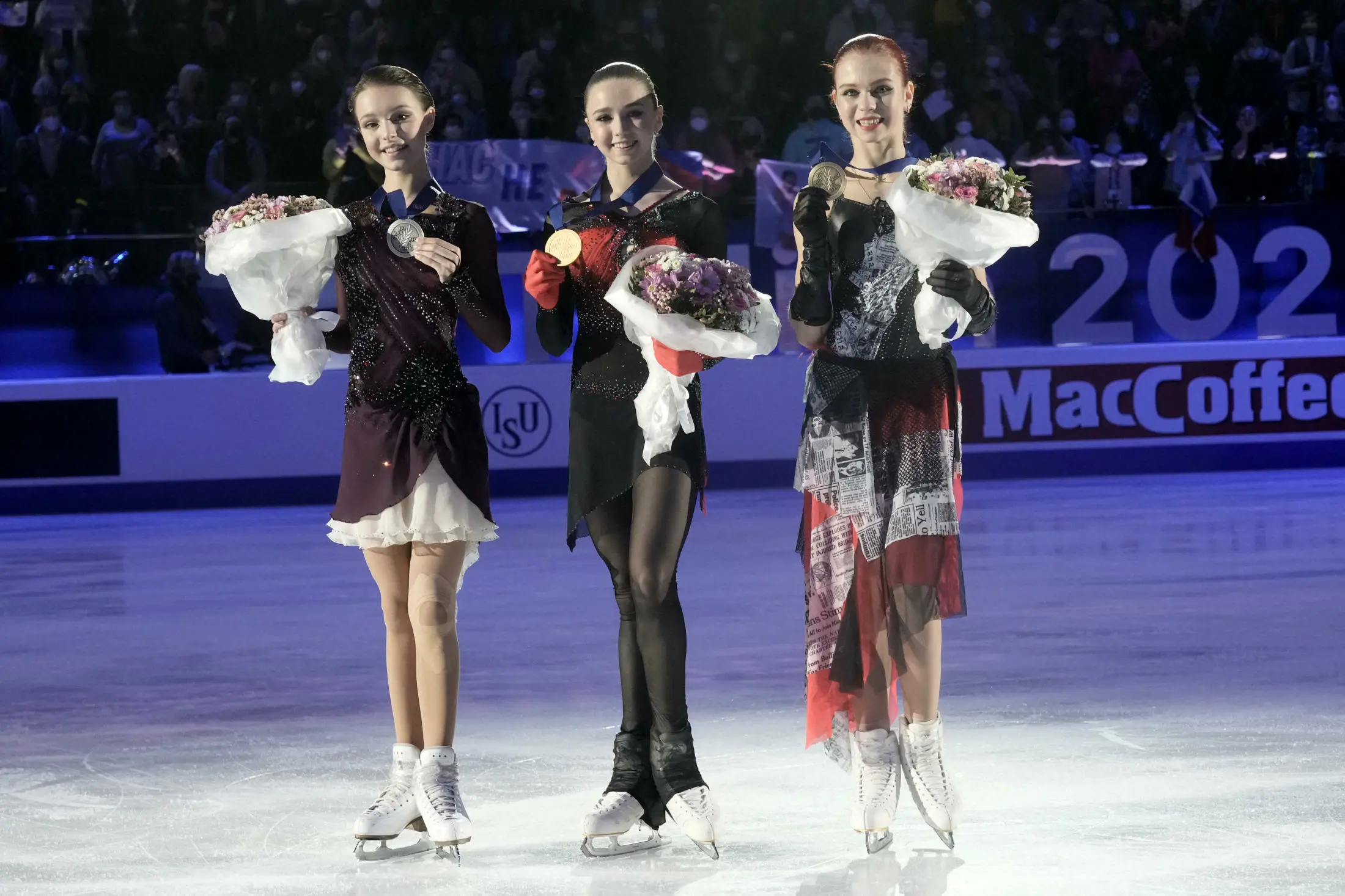 女子フィギュア北京五輪代表 ロシア最強3人娘 に日本の坂本花織 樋口新葉 河辺愛菜は勝負できるのか 天才ワリエワの金メダルは動かず Yahoo ニュース オリジナル The Page