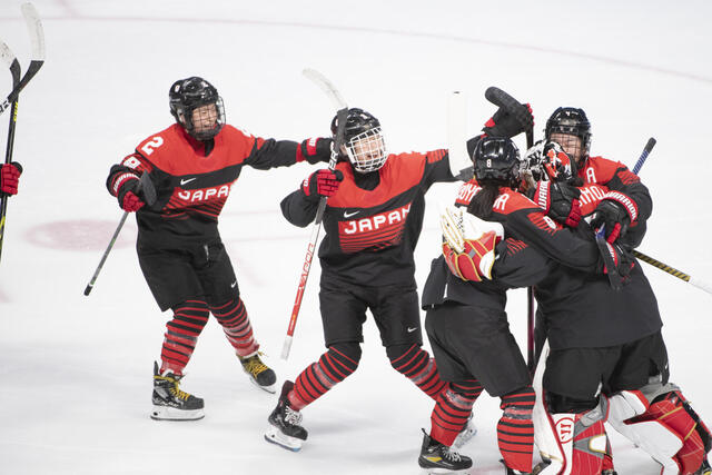 北京五輪女子アイスホッケーで 旋風 スマイルjの1次リーグ1位突破の価値とは 見えてきたメダル可能性 ここは通過点 Yahoo ニュース オリジナル The Page 北京五輪女子アイスホッケーで 旋風 スマイルjの1次リーグ1位突破の価値とは 見えてきたメダル可能性 ここは通過点 Yahoo ニュース オリジナル The Page