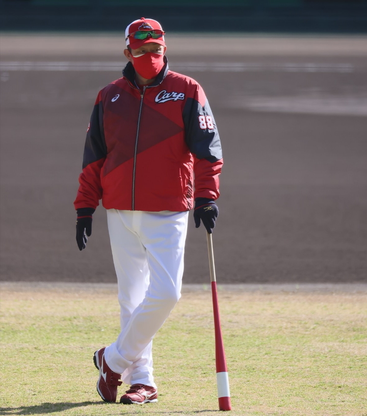 佐々岡監督、今年は動いていこうぜ！【川口和久のスクリューボール】