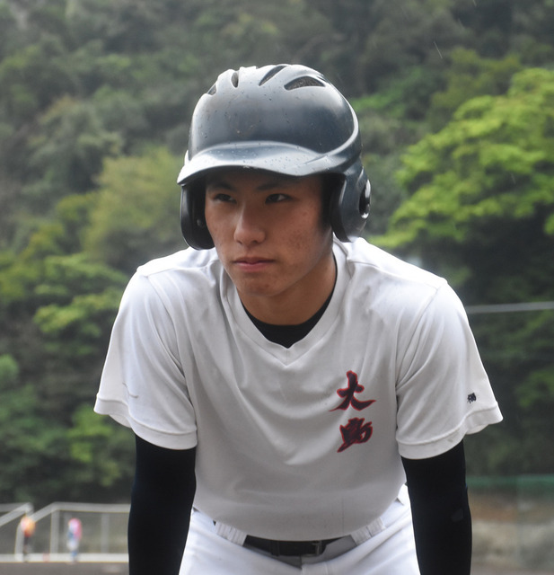 Yahoo!ニュース<島から挑む・’22センバツ大島>第2部 選手紹介/5止 直江朝日右翼手/塗木哲哉監督 /鹿児島