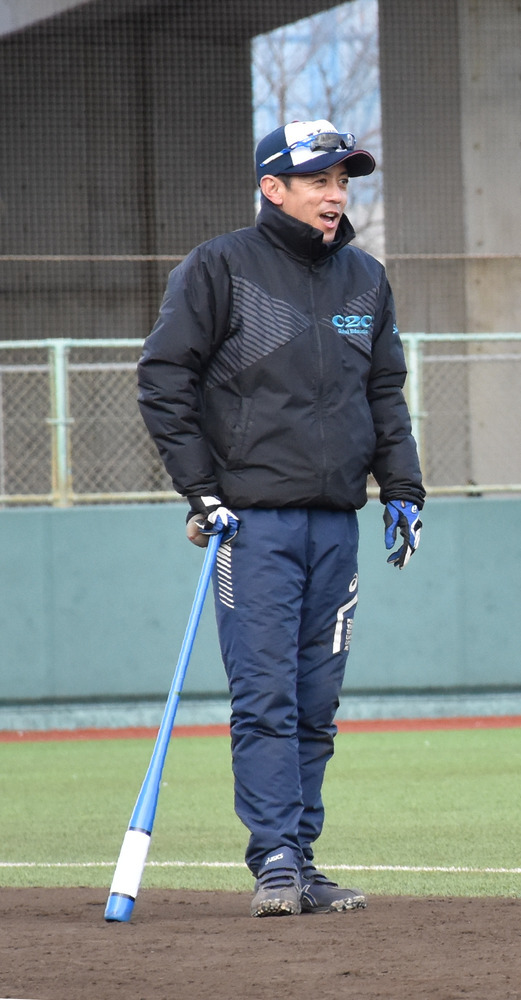 頂点へ・センバツ山梨学院＞「恩返しに」練習支援 OBで歌手