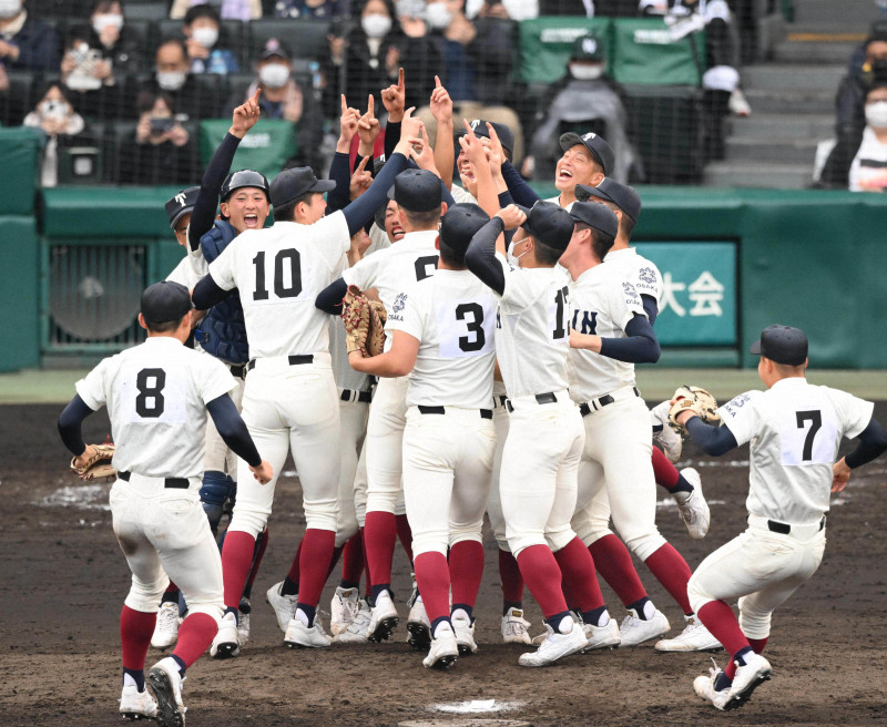 大阪桐蔭が4年ぶり4回目のセンバツ優勝 近江破り「秋春」連覇