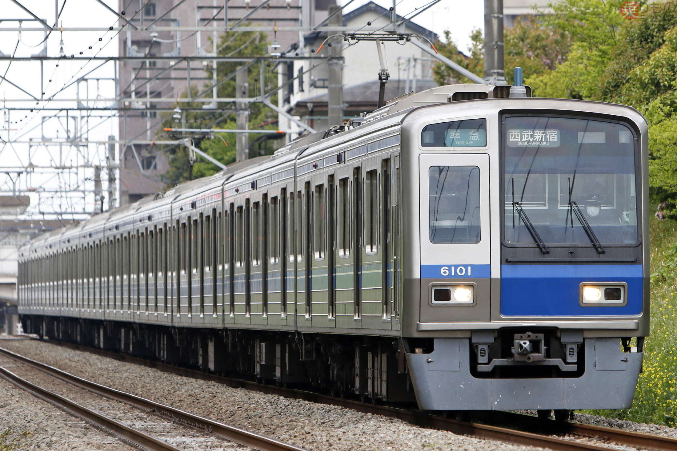 登場から30周年を迎えた西武鉄道6000系 初の地下鉄直通車 違いも