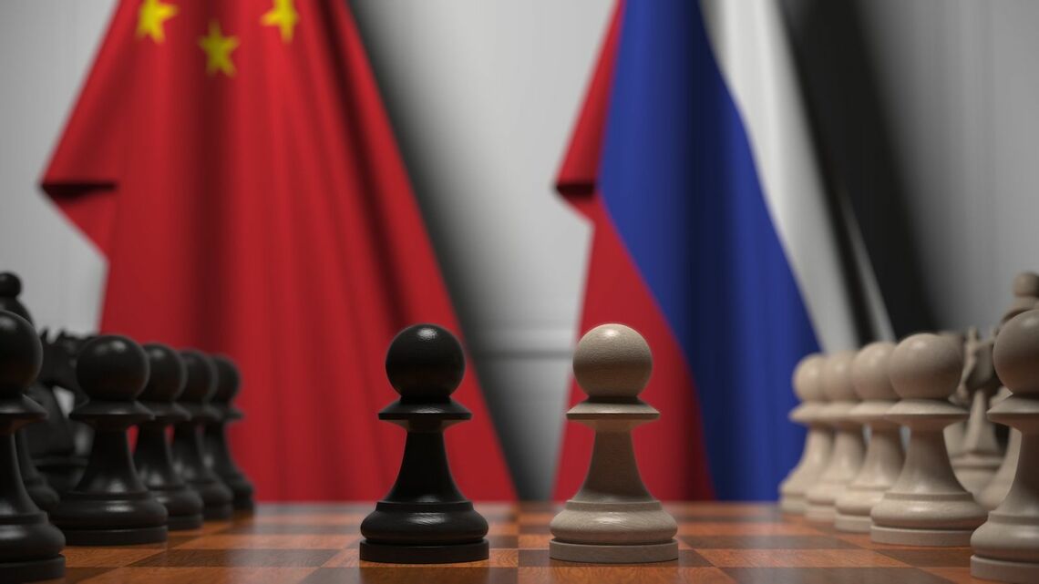 ロシアと中国の選手が頂上決戦、チェス新王者はどっちだ