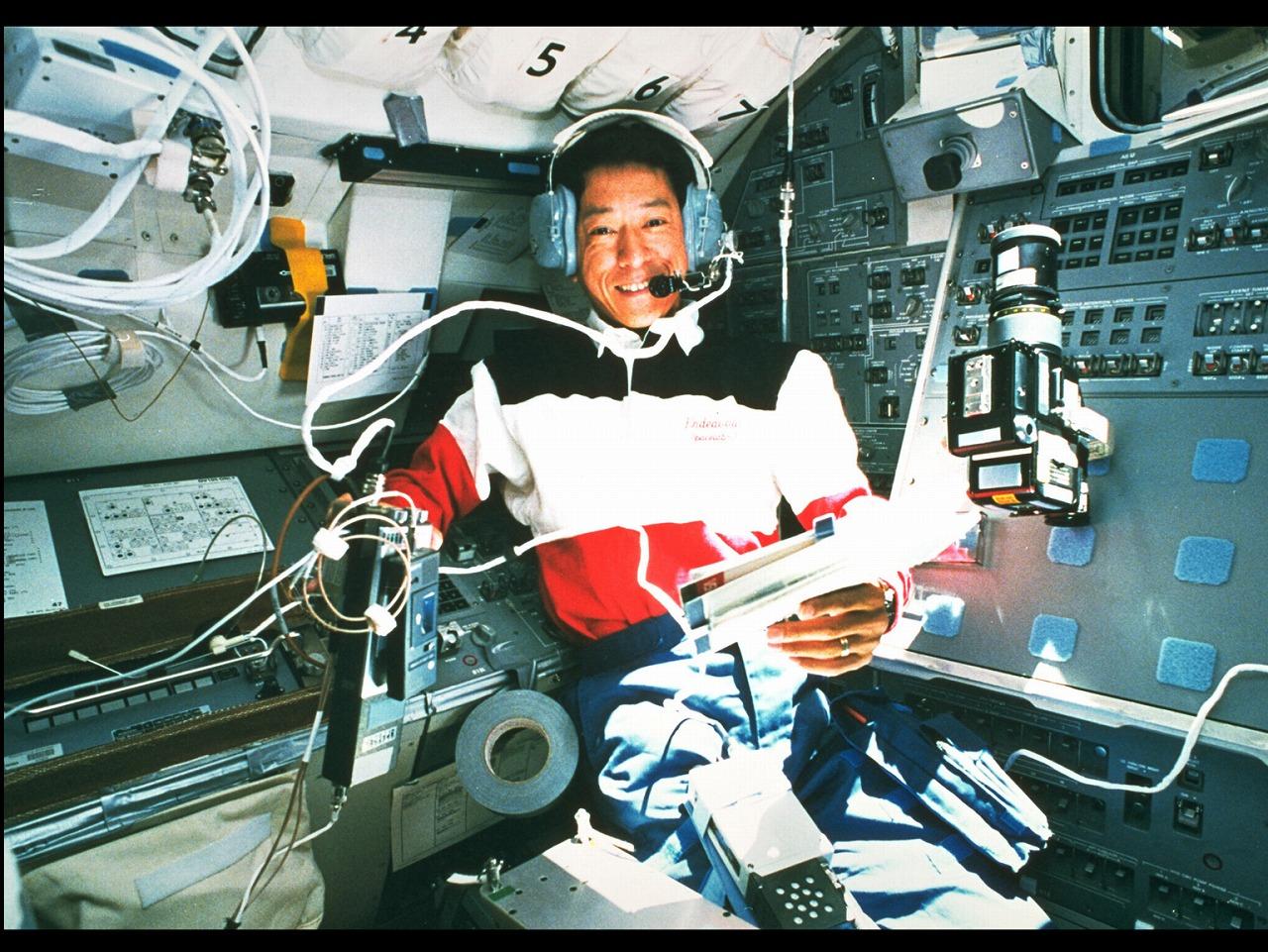 毛利衛 スペースシャトル日本人初宇宙飛行 純金記念メダル 1992年 - 工芸品