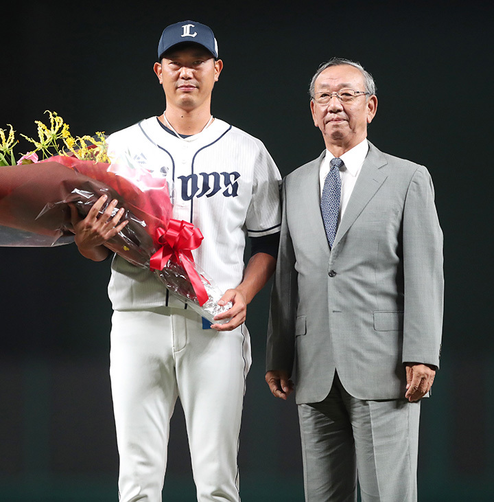 一度は巨人から見限られた内海哲也が、西武ではチームの求心力になれた理由【堀内恒夫の悪太郎の遺言状】