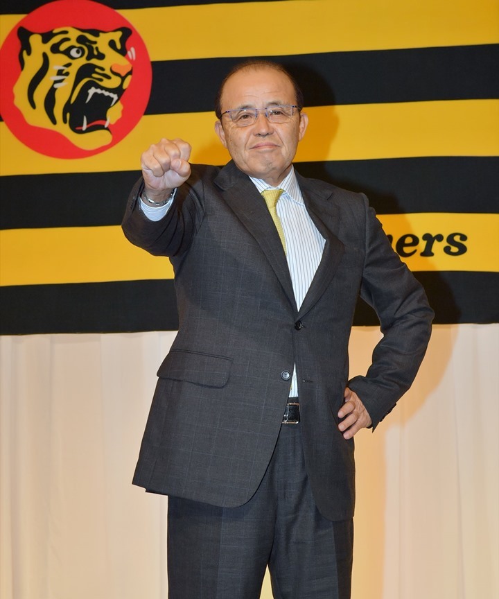 阪神タイガース 岡田監督 そらそうよ Amazon.co.jp: そらそうよ タオル 岡田監督 阪神優勝 黄色 岡田
