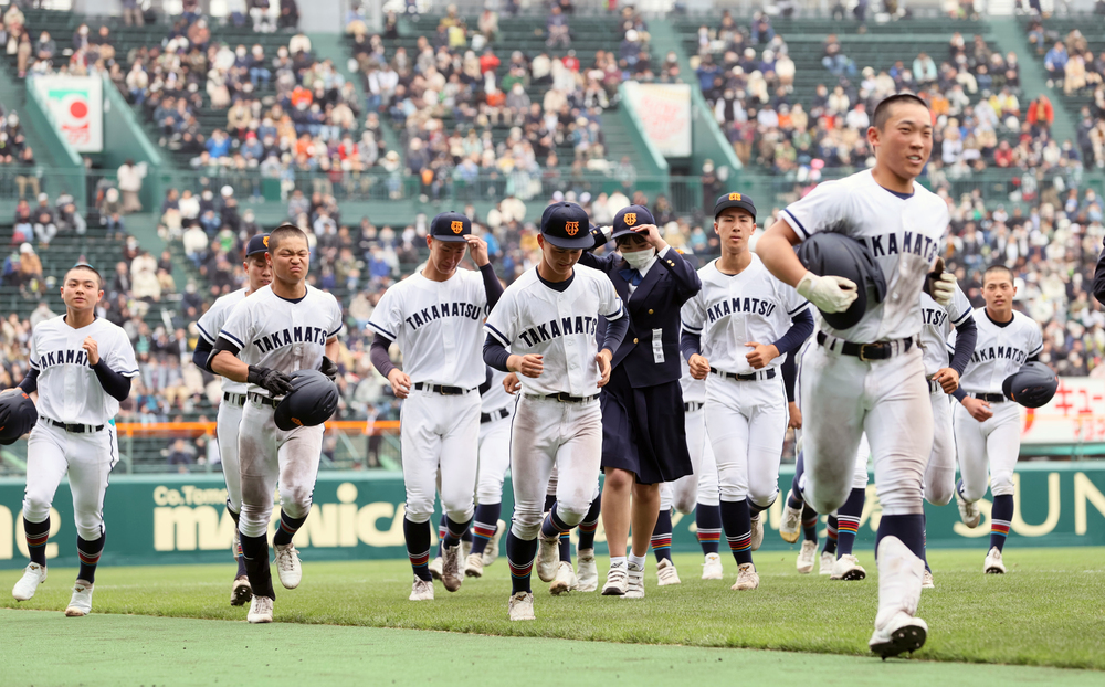 センバツ２０２３ 香川勢、善戦に拍手 高松商、反撃及ばず 英明、１