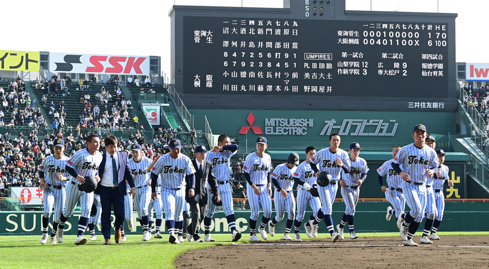 センバツ高校野球 東海大菅生、強豪に堂々 意地の打線、相手崩せず