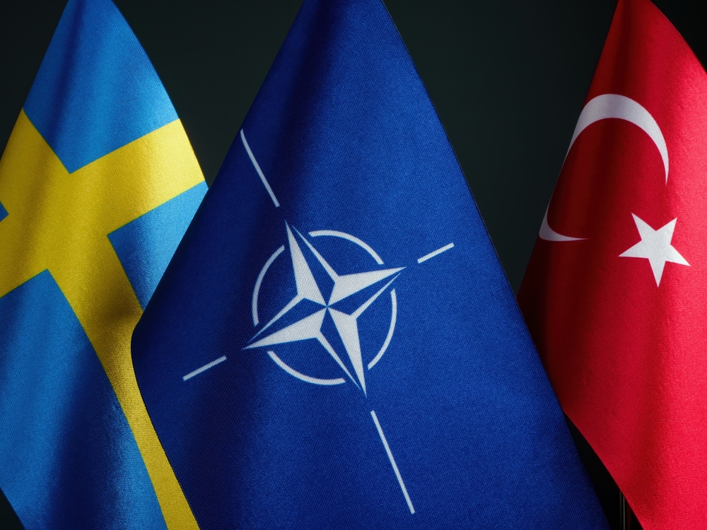 スウェーデン「軍事非同盟」から「NATO加盟」へのパラダイムシフト