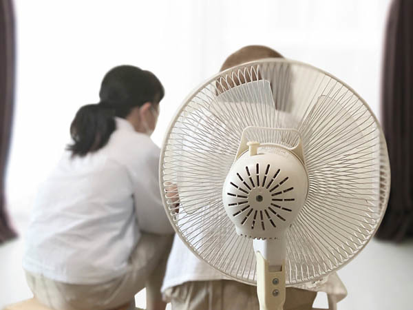 エアコン嫌いな高齢者の熱中症対策 扇風機の単独使用は危険だ（上昌広