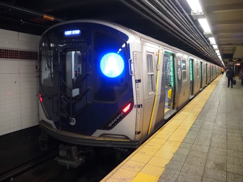ＮＹ地下鉄新型電車、日本では当たり前の「初採用」とは？ 川崎重工製