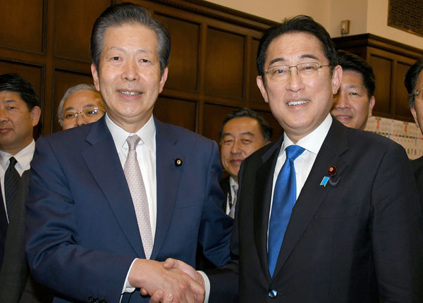 岸田首相が自ら抱え込む「しょぼすぎる減税」リスク…税収還元猛アピールも無い袖は振れない