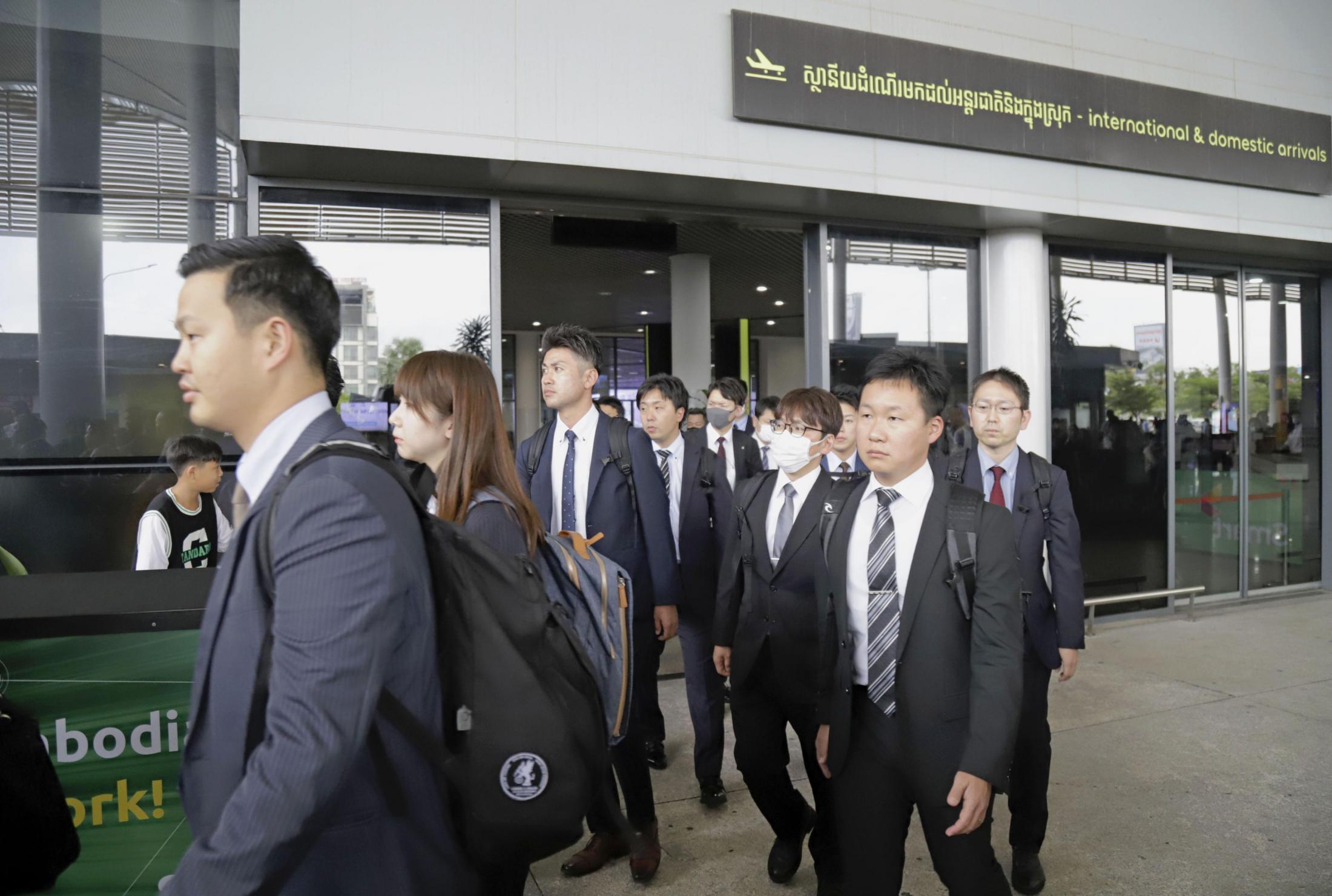 カンボジアから男25人移送へ 8日にも、詐欺容疑で逮捕の方針（共同通信 