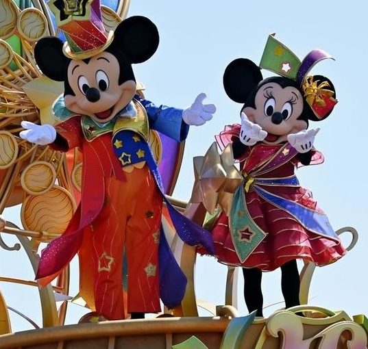 ミニーマウスのスカートめくる パレードで、ディズニー謝罪（共同通信