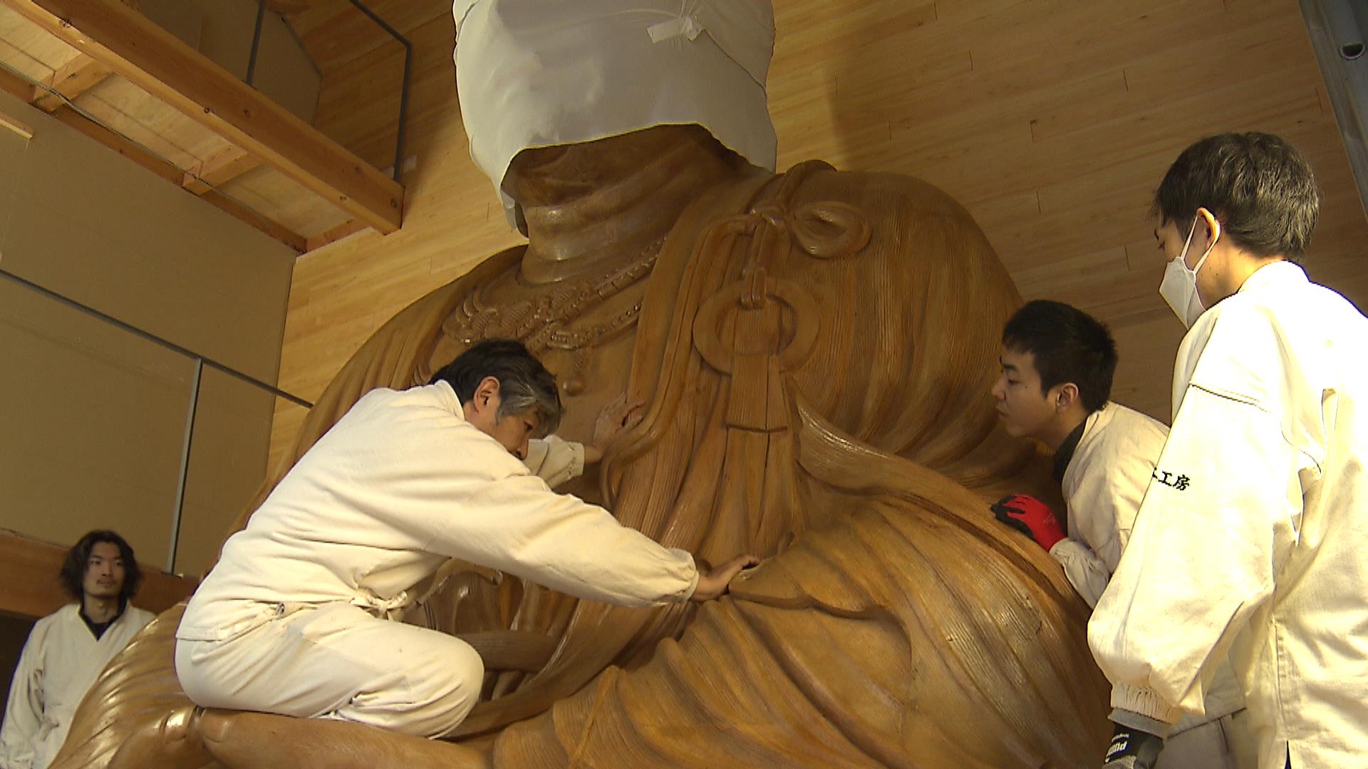 よみがえった『日本最大の木彫り地蔵菩薩』 32年間ばらばらの状態 