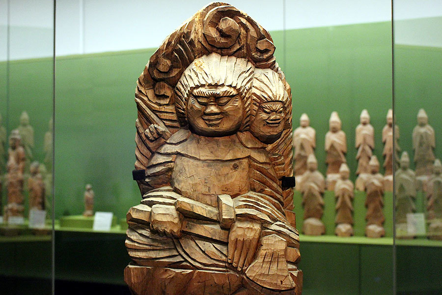 江戸時代から現代へ…ダイナミックな仏像「円空仏」、約１６０体 