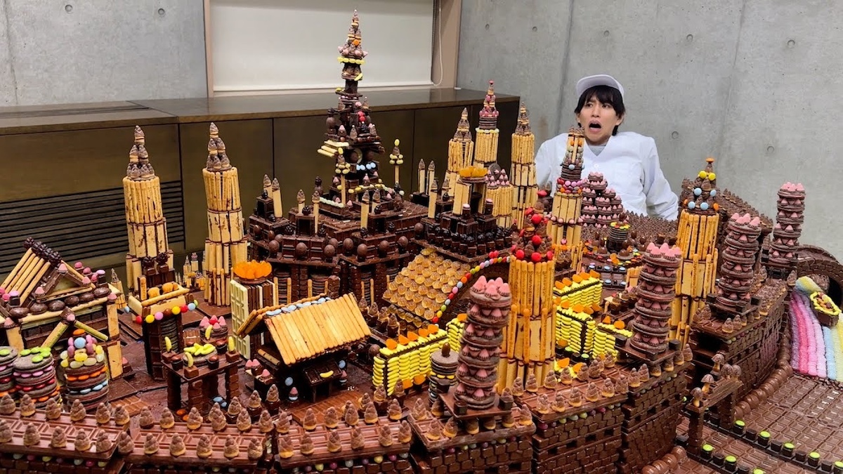 はじめしゃちょー、“世界に5つだけ”のお菓子の城作り 想像以上のサイズ