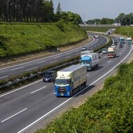 【賛否】高速道路のトラック、4月から最高速度90キロに引き上げ