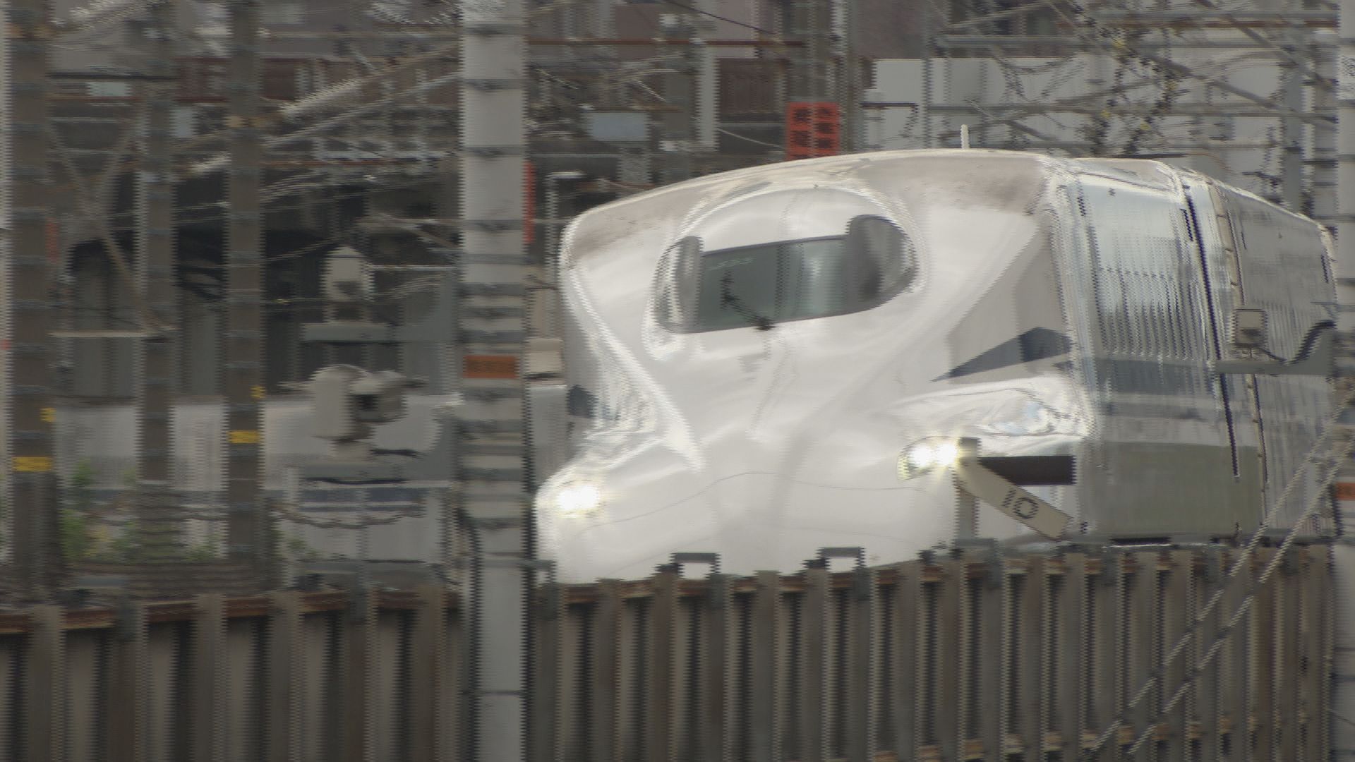 東海道新幹線のN700系を駅舎に再利用 車両に使われていたアルミが柱や