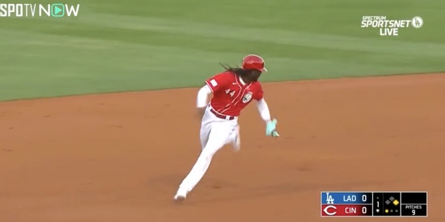 「もはや暴力」「ドリフトかよ！」反則レベルの怪物が異次元スピードで“爆速走塁”を炸裂した瞬間　MLBの新スター・デラクルーズの驚異の身体能力に球場騒然(ABEMA TIMES)