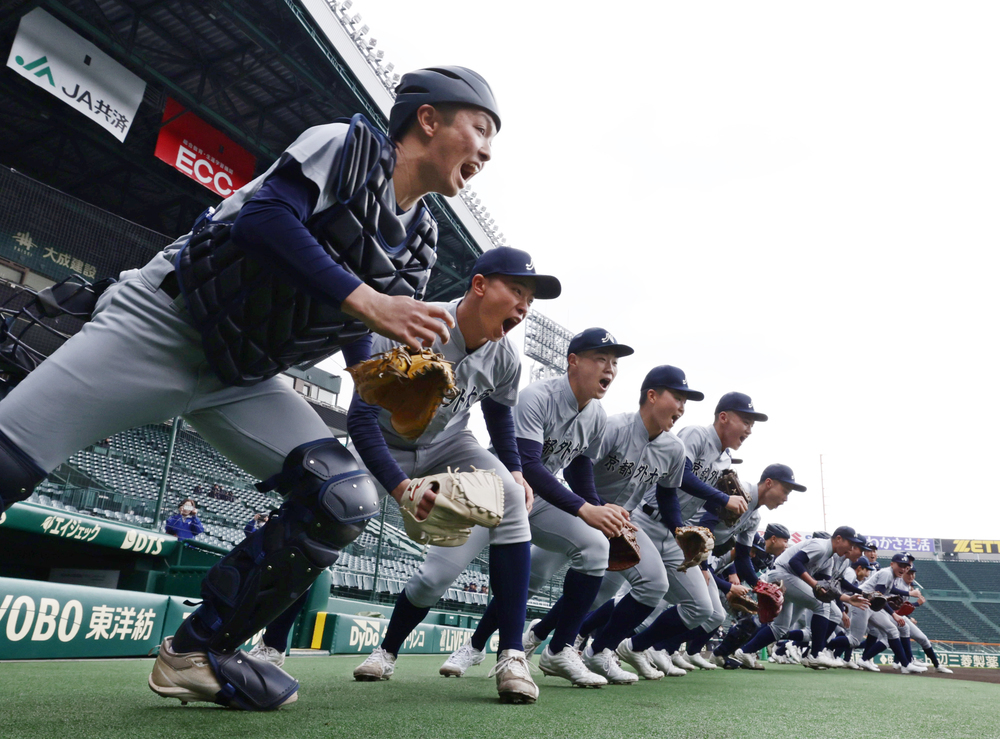 センバツ２０２４ 京都外大西 初戦へダッシュ！ 甲子園練習で汗 ／京都（センバツLIVE！） - Yahoo!ニュース