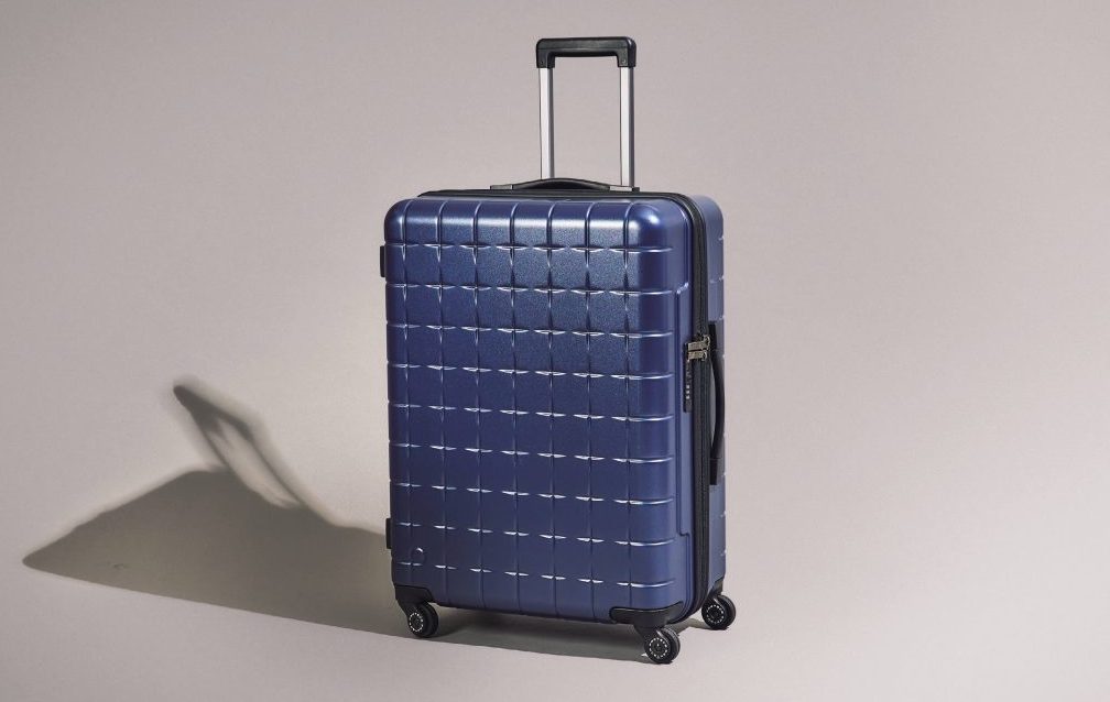 新発想のスーツケース】360°開けられるプロテカの人気作が収納力を