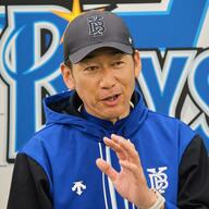 なぜ横浜DeNAの三浦監督は日本で前例のない革新的コーチ陣用で優勝に挑むのか…36歳と38歳の元アナリストが投打チーフコーチ