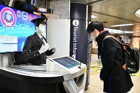 都営浅草線・新橋駅にロボットコンシェルジュ導入、多言語で乗換経路や観光情報で案内(トラベルボイス)