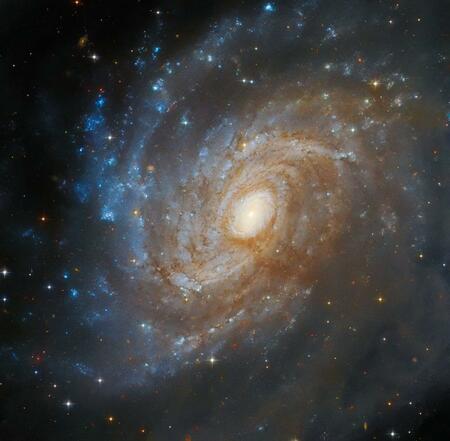 南天“ふうちょう座”の渦巻銀河「IC 4633」　ハッブル宇宙望遠鏡などが撮影(sorae 宇宙へのポータルサイト)