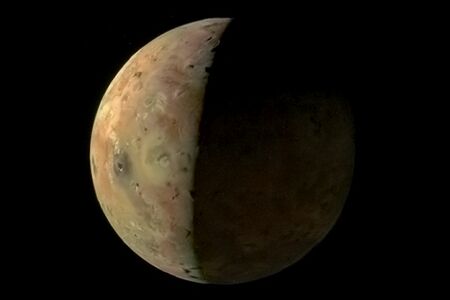 NASAの探査機がとらえた「木星とその衛星」の真の姿(Forbes JAPAN)