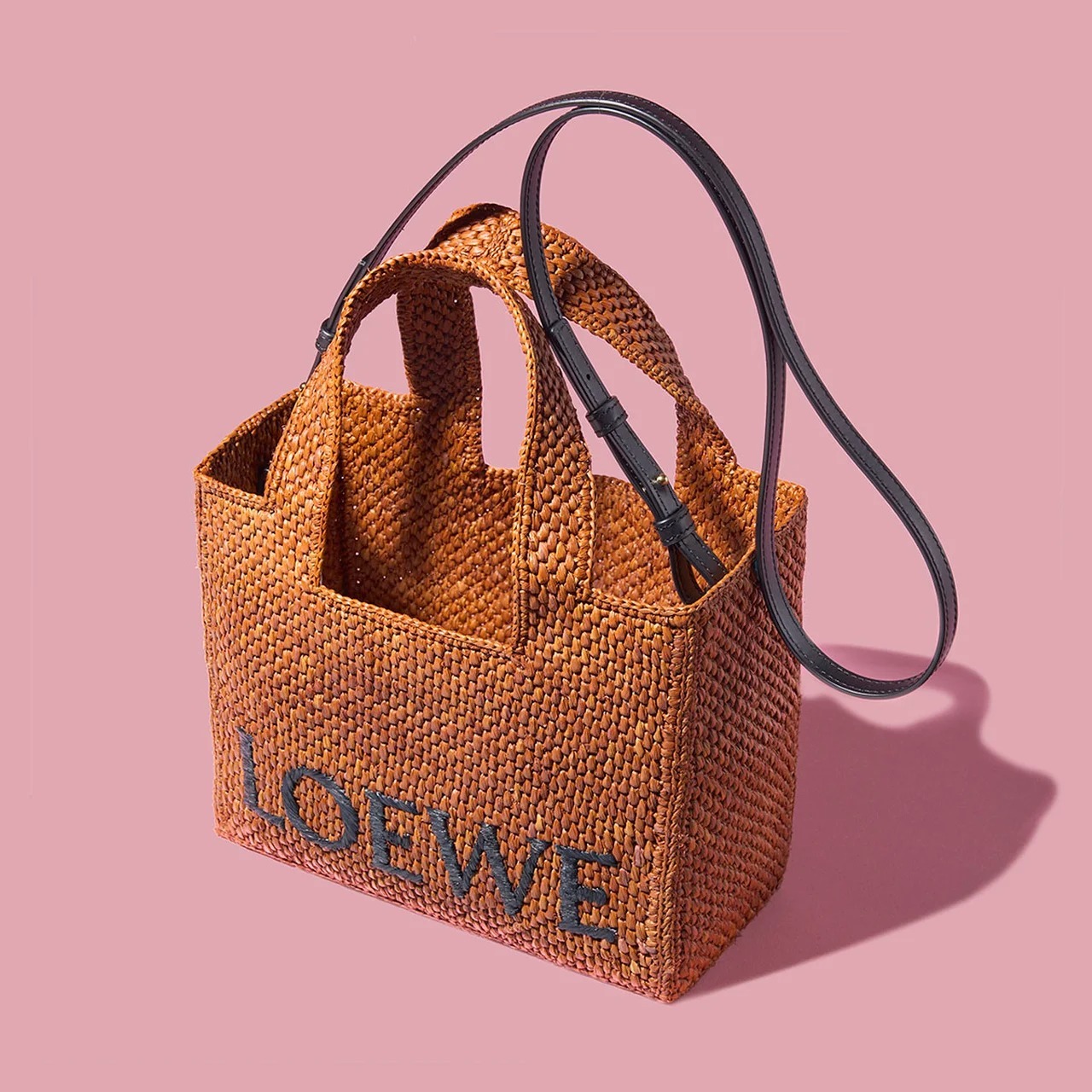 LOEWE】夏版「パズルトート」ほか、ロエベで4月に大人が買うべき小物5