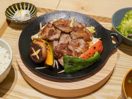 仙台駅に岩手・遠野ジンギスカン専門店　生ラム肉を焼いて南部鉄器で提供(みんなの経済新聞ネットワーク)