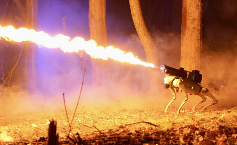 火炎放射犬型ロボット「Thermonator」約146万円で発売 米国での販売は合法　(動画あり)