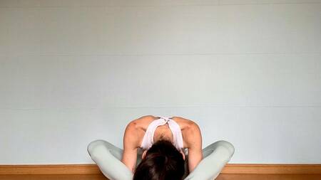座ったままでも体幹深部を鍛えられる！体が硬い人にこそおすすめの「真珠貝のポーズ」(ヨガジャーナルオンライン)
