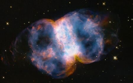 ハッブル宇宙望遠鏡の打ち上げ34周年記念画像は惑星状星雲「M76」(sorae 宇宙へのポータルサイト)