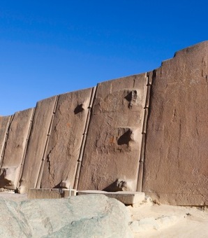 インカに残る謎…運び出すのに、なんと1800人も必要な「巨石」。施された「精巧な加工」に使用されたはずの道具が「跡形もない」(現代ビジネス)