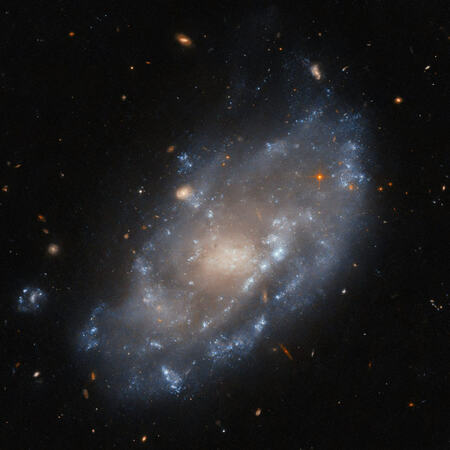 ほのかに渦巻く“おとめ座”の矮小銀河「IC 776」 ハッブル宇宙望遠鏡が撮影(sorae 宇宙へのポータルサイト)