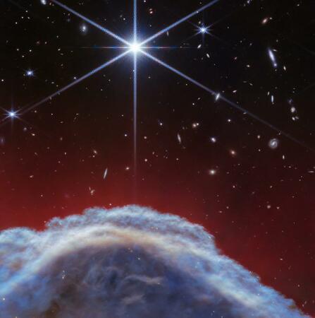 ウェッブ宇宙望遠鏡が観測した暗黒星雲「馬頭星雲」のクローズアップ(sorae 宇宙へのポータルサイト)