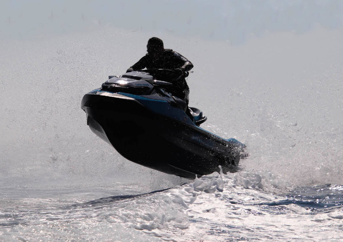今年も 「水上バイク」が 最低！というニュース報道が…、函館の海で、2 