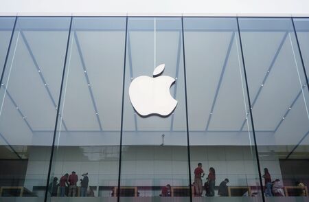 アップル、4四半期ぶり減収減益　iPhone 10％減(JBpress)