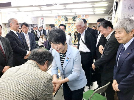 上川外相「日本の顔」強調、静岡　就任後初の地元活動、知事選応援(共同通信)