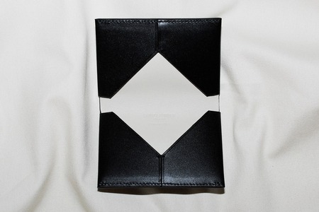 サンローランの新作で、とことんシックに──2024年春夏、バッグと財布をアップデートしよう(GQ JAPAN)