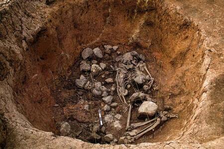 3000年前の神官の墓を発見、アンデスで珍しい「スタンプ」も、ペルーのパコパンパ遺跡(ナショナル ジオグラフィック日本版)