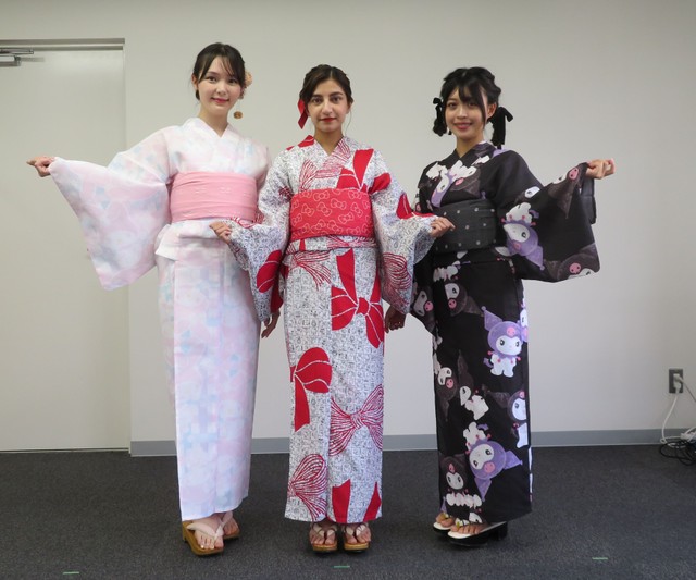 ハローキティ×浴衣、日本発の文化がコラボ コロナ禍から復活した夏 