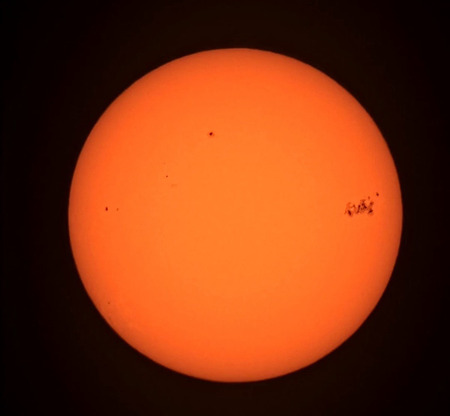 巨大黒点、太陽フレア、そしてオーロラ(マイナビニュース)