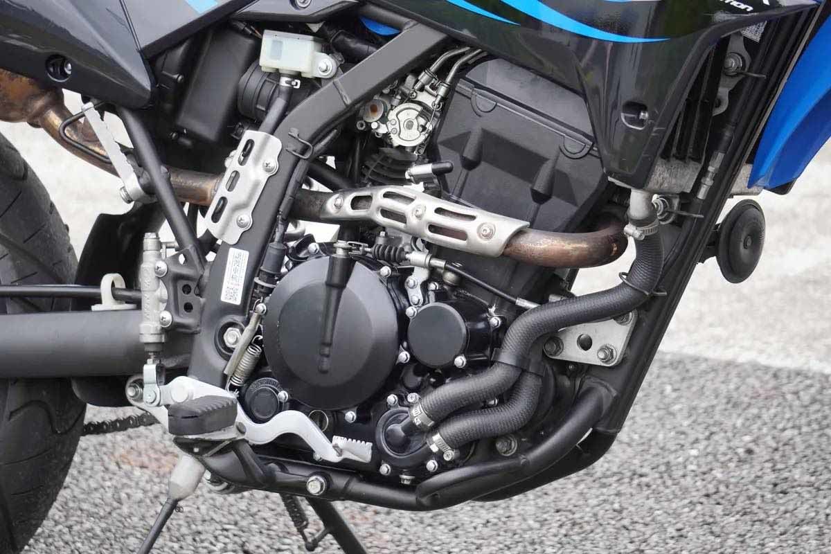 カワサキ製モタードバイクの集大成、「DトラッカーX」（Webikeプラス） - Yahoo!ニュース